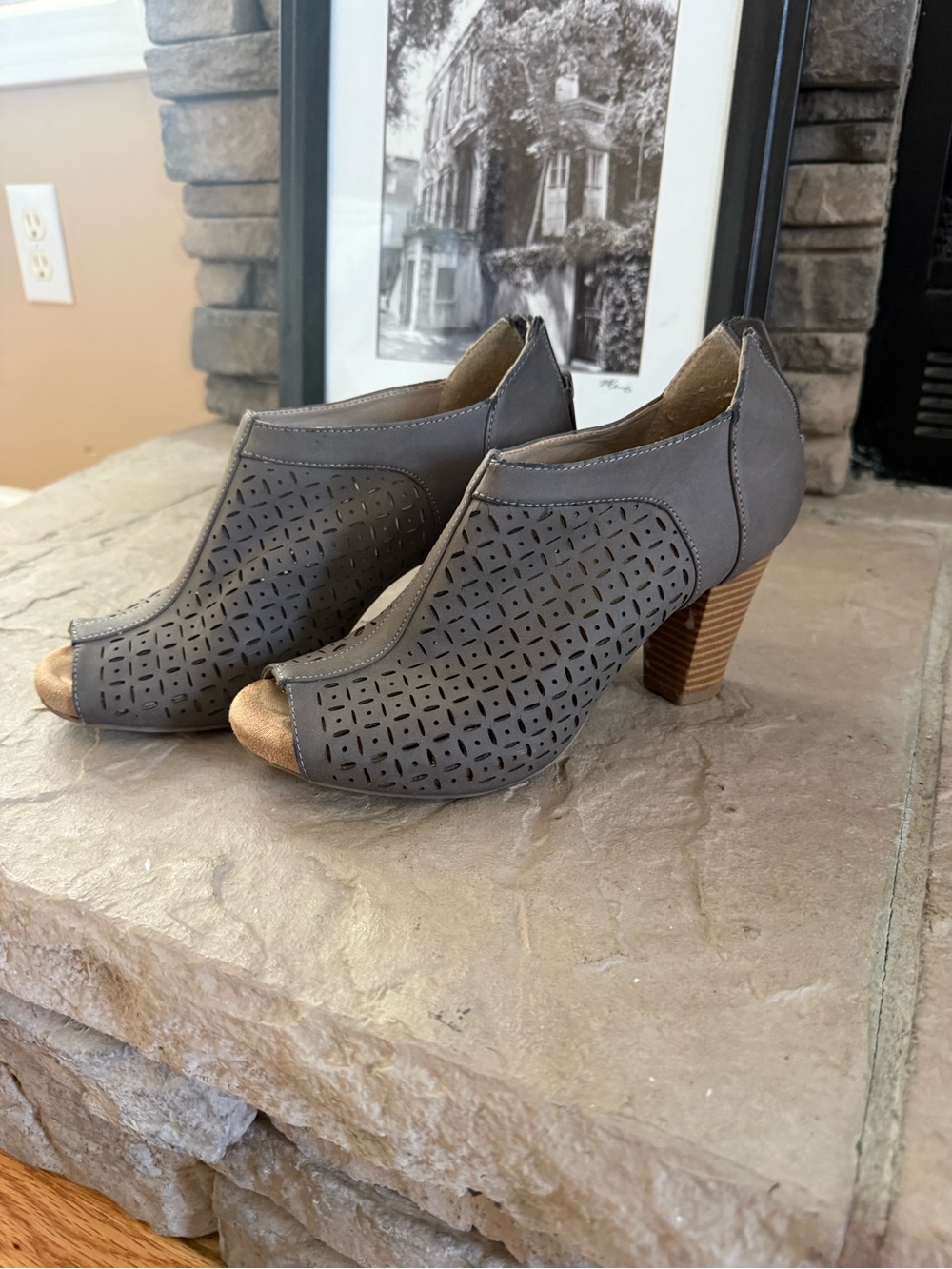 Giani Bernini Gray Perforated Peep Toe Ankle Booties Stacked Heel Women's